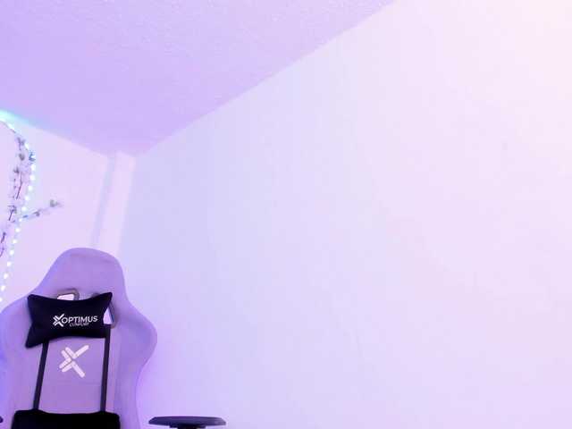 Saamii-robertss01's BongaCams show and profile