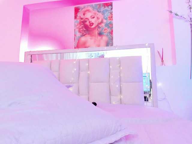 Saamii-robertss01's BongaCams show and profile