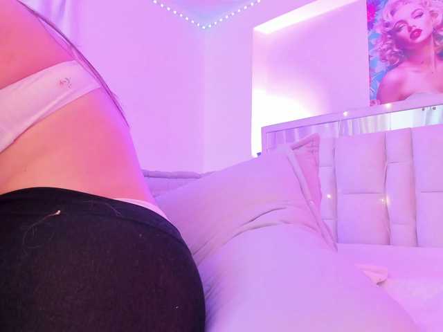 Saamii-robertss01's BongaCams show and profile