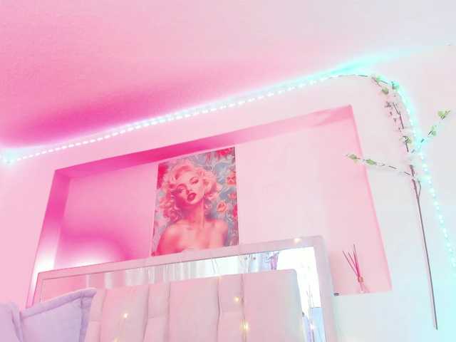 Saamii-robertss01's BongaCams show and profile