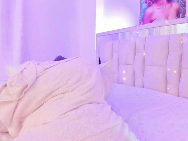 Saamii-robertss01's BongaCams show and profile