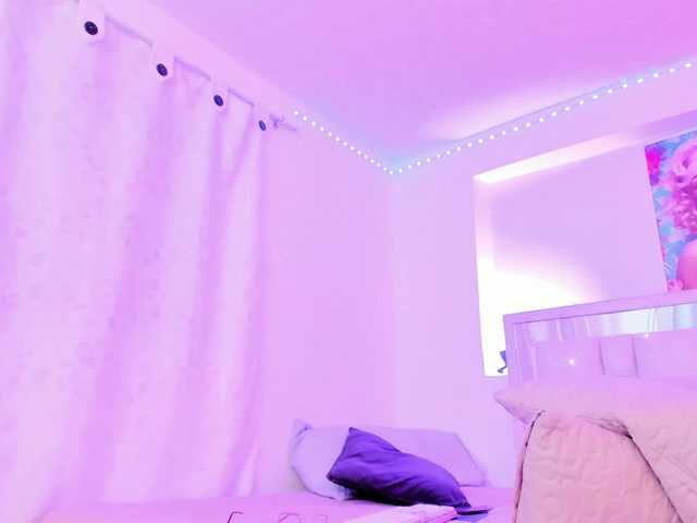 Saamii-robertss01's BongaCams show and profile