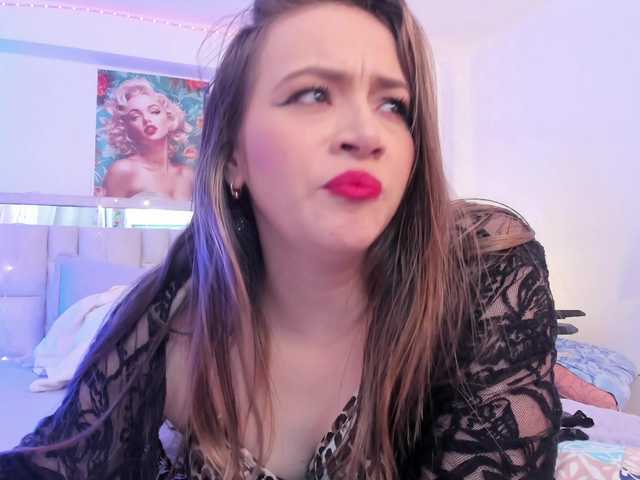 Saamii-robertss01's BongaCams show and profile