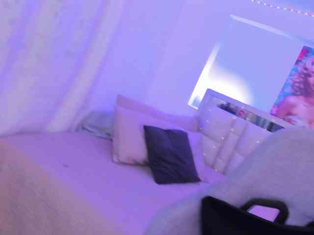 Saamii-robertss01 webcam