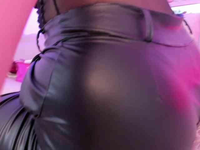 Saamii-robertss01 webcam