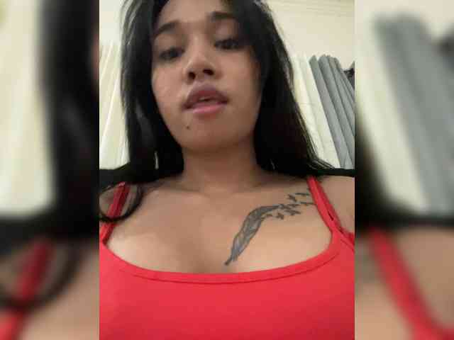 WomanOfYourDreams69 webcam