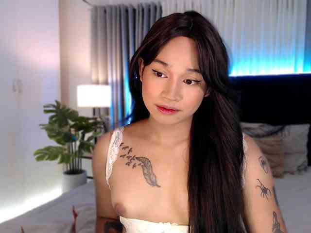 WomanOfYourDreams69 webcam