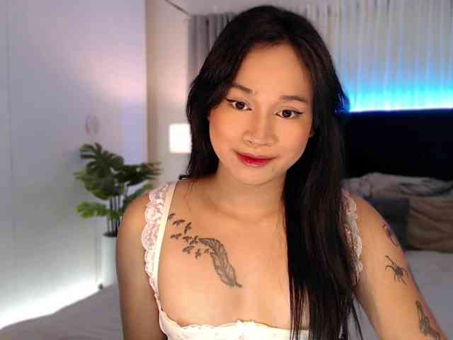 WomanOfYourDreams69 webcam