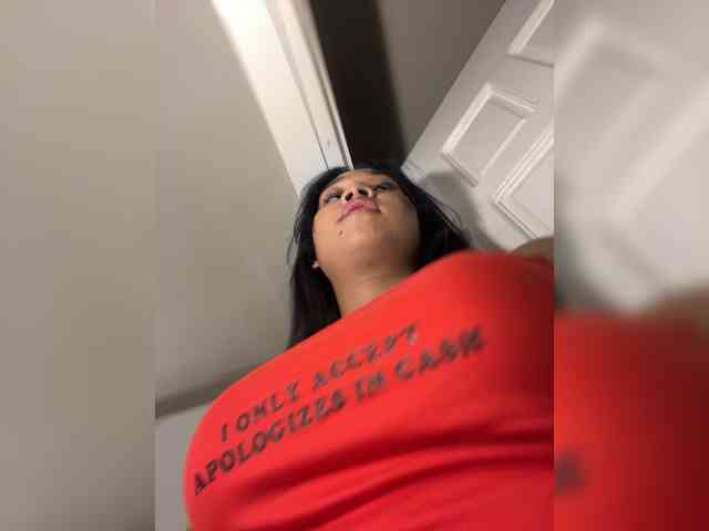 WomanOfYourDreams69 webcam