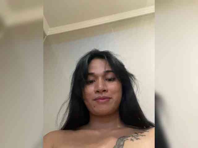 WomanOfYourDreams69 webcam