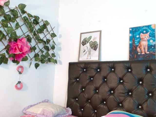 ameliejoness17's BongaCams show and profile