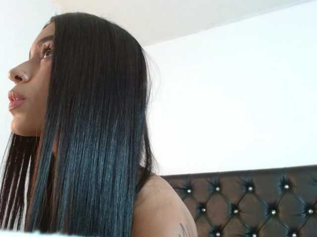 ameliejoness17's BongaCams show and profile