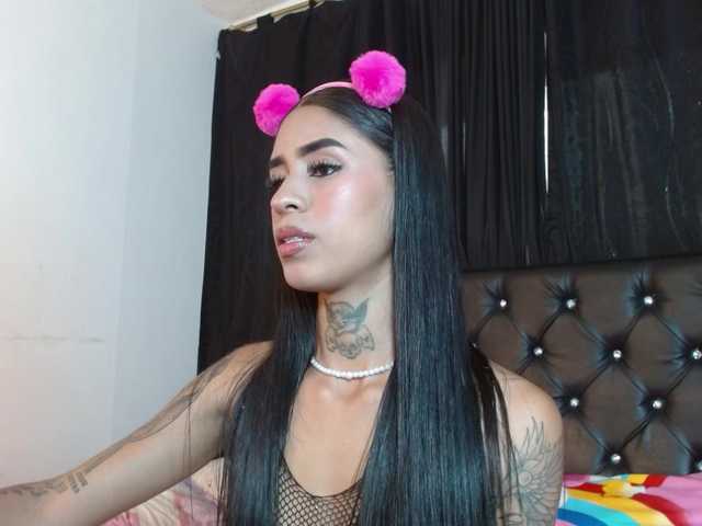 ameliejoness17's BongaCams show and profile