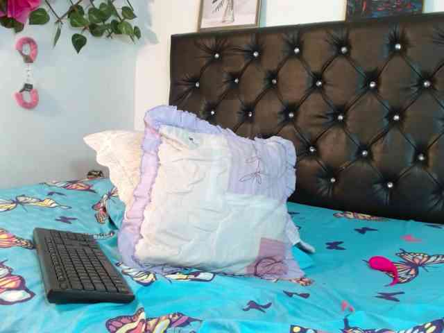 ameliejoness17 webcam