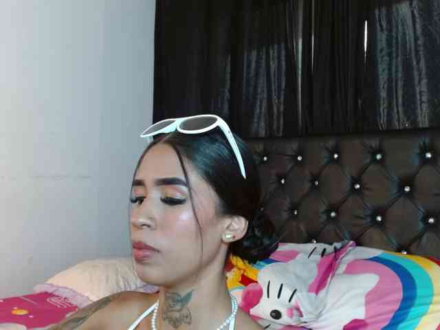 ameliejoness17 webcam