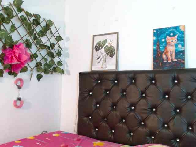 ameliejoness17 webcam