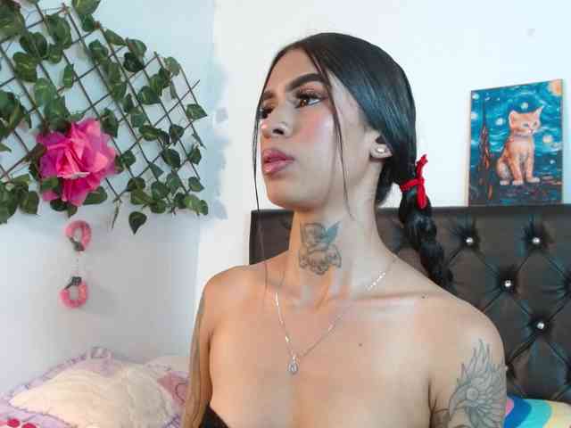 ameliejoness17 Live Webcam on BongaCams