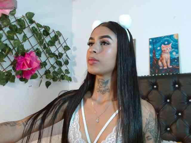 ameliejoness17 Live Webcam on BongaCams