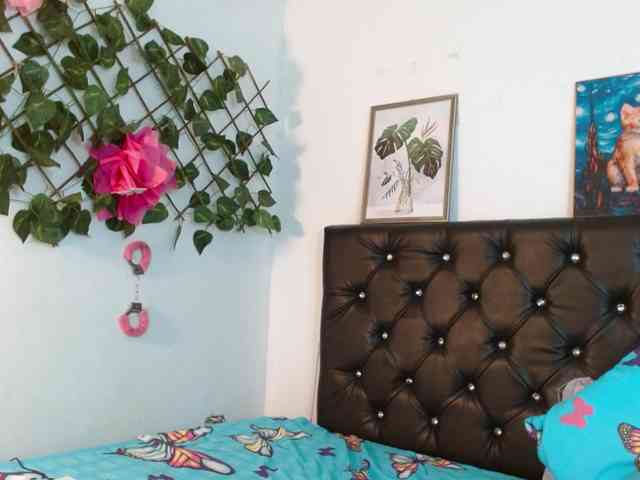 ameliejoness17 webcam