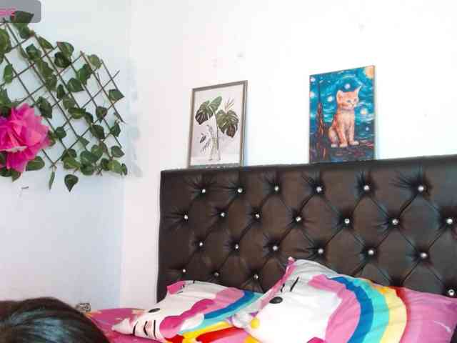 ameliejoness17 webcam