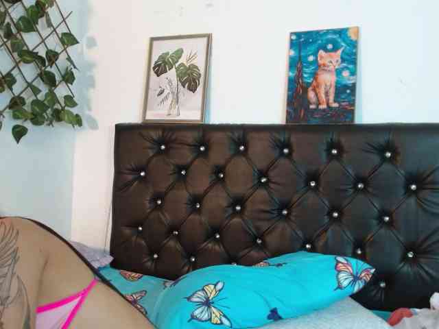 ameliejoness17 webcam