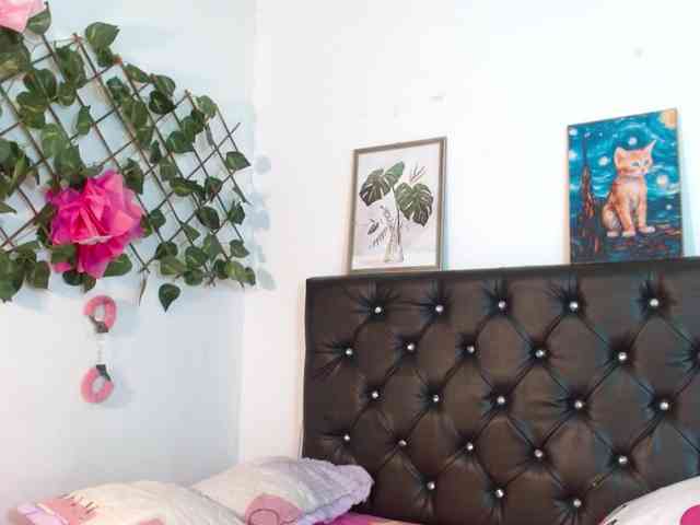 ameliejoness17 webcam