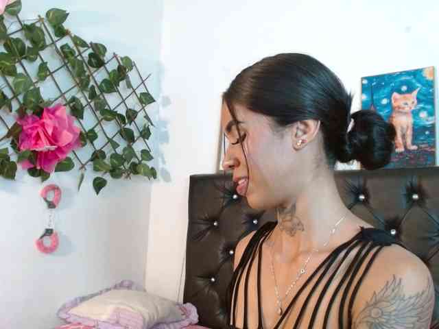 ameliejoness17 webcam