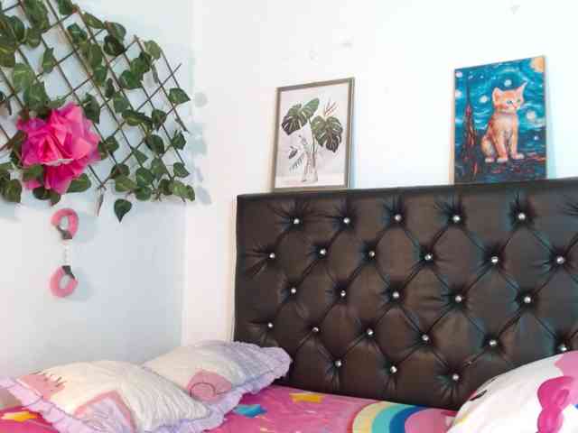 ameliejoness17 webcam