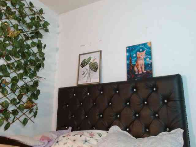 ameliejoness17 webcam