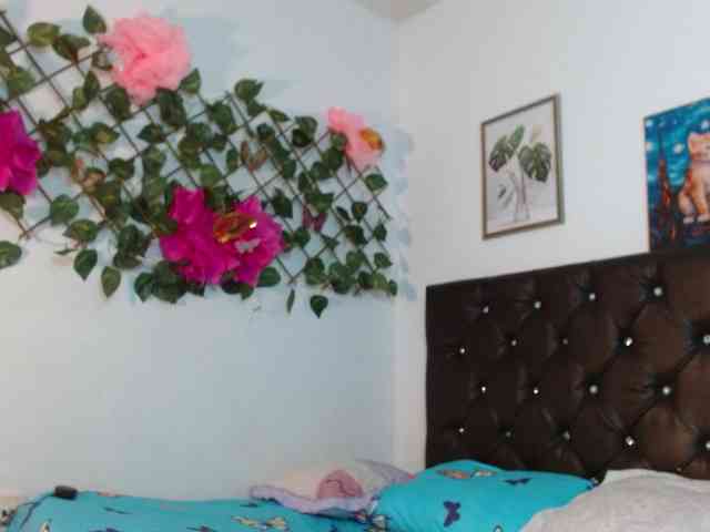 ameliejoness17 webcam