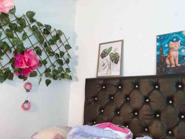 ameliejoness17 webcam