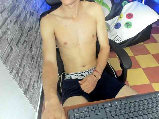 jay-orange Live Webcam on {site_name}