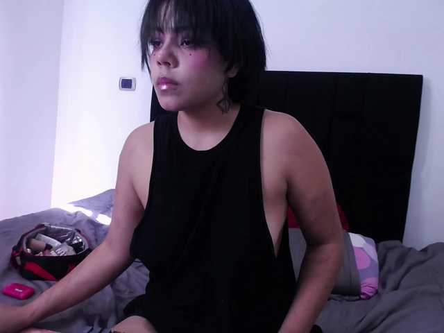 Charlotte-Lia's BongaCams show and profile