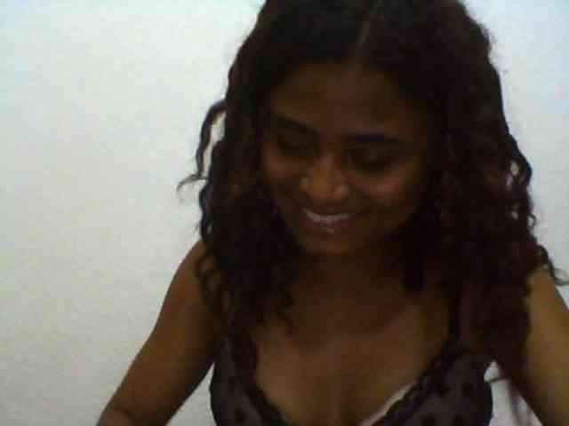 Carennehot2 Live Webcam on BongaCams