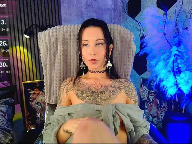 Vespera's BongaCams show and profile