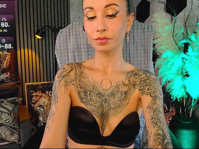 Vespera's BongaCams show and profile