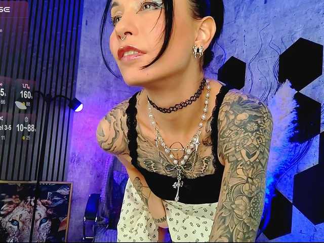 Vespera's BongaCams show and profile