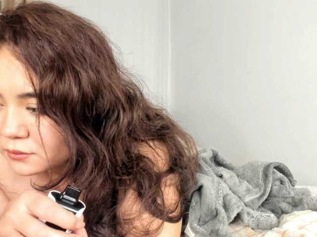 MiaCarmin's BongaCams show and profile