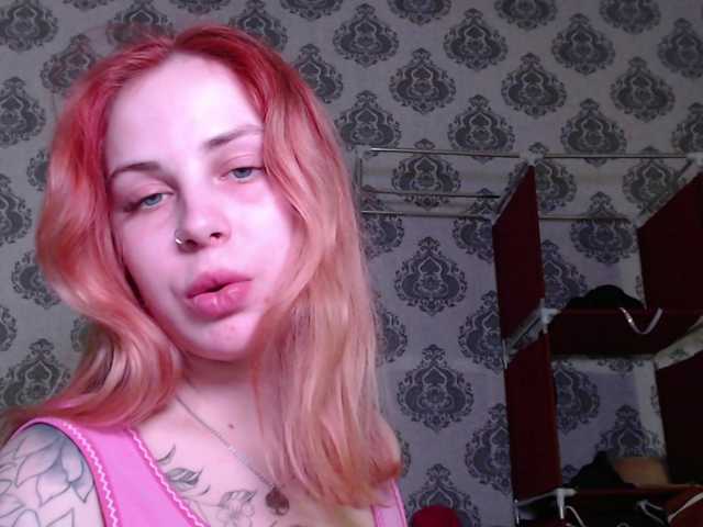 le modèle LisaloveX est en webcam porno dans un show sur le site bongacams, il possède les tags suivants: White/Caucasian,Redhead,Shaved