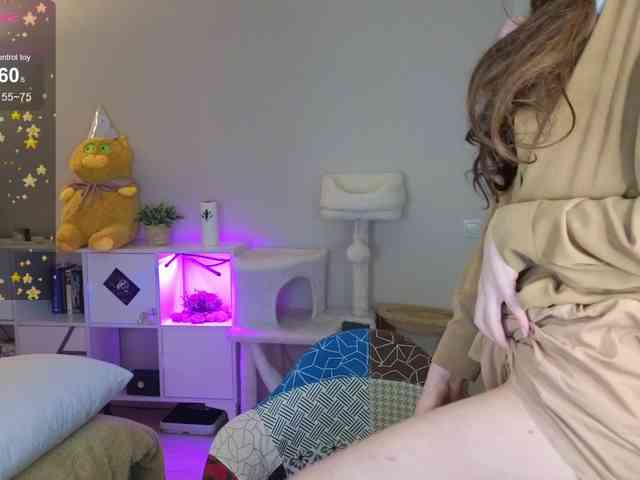 GingerSnapDoll webcam