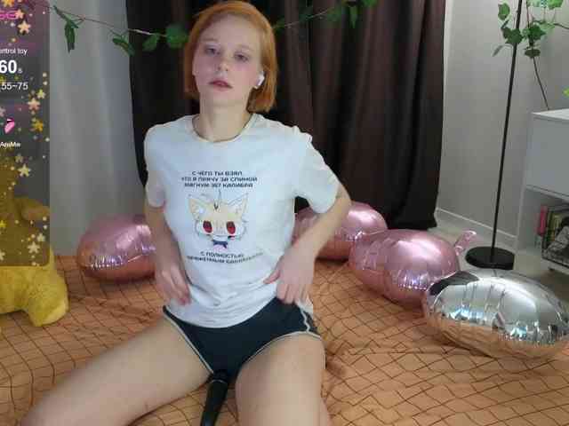 GingerSnapDoll webcam