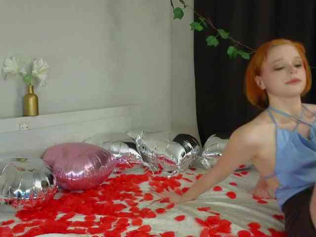 GingerSnapDoll webcam