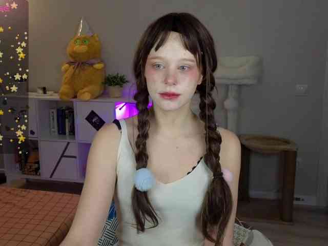 GingerSnapDoll webcam