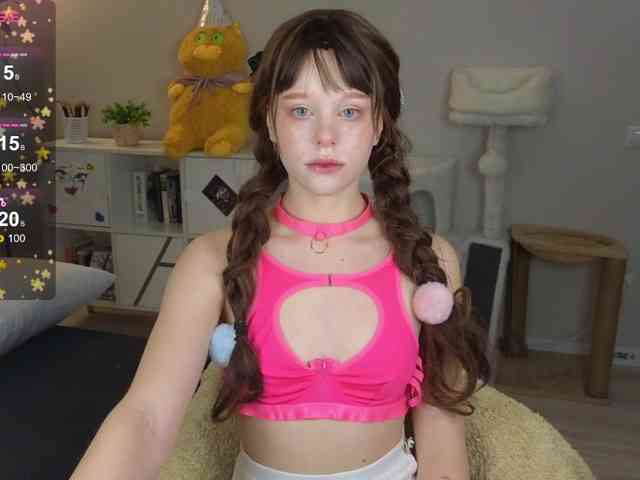 GingerSnapDoll webcam