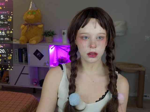 GingerSnapDoll webcam