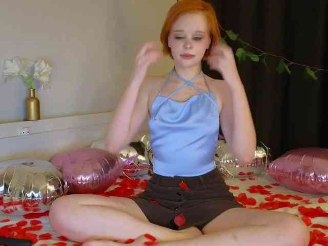 GingerSnapDoll webcam