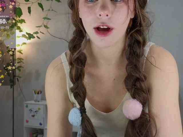 GingerSnapDoll webcam