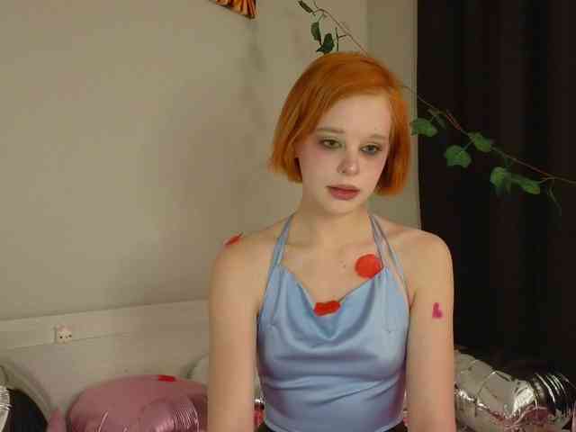 GingerSnapDoll webcam