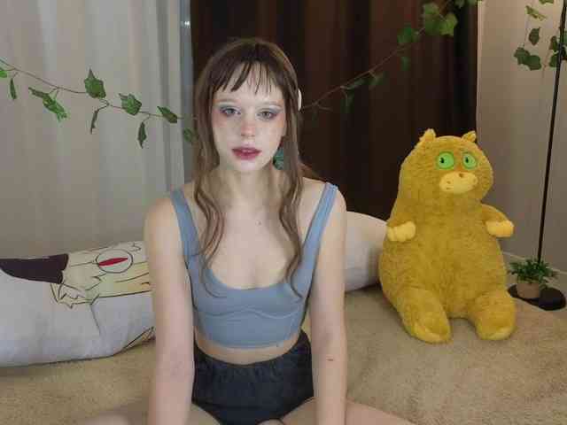 GingerSnapDoll webcam