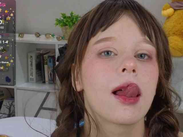 GingerSnapDoll webcam